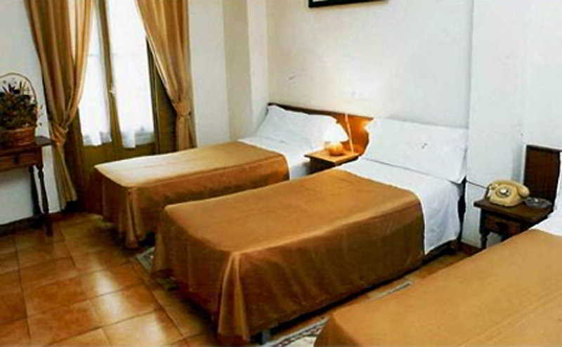 Hostal Nuria Madrid Bagian luar foto