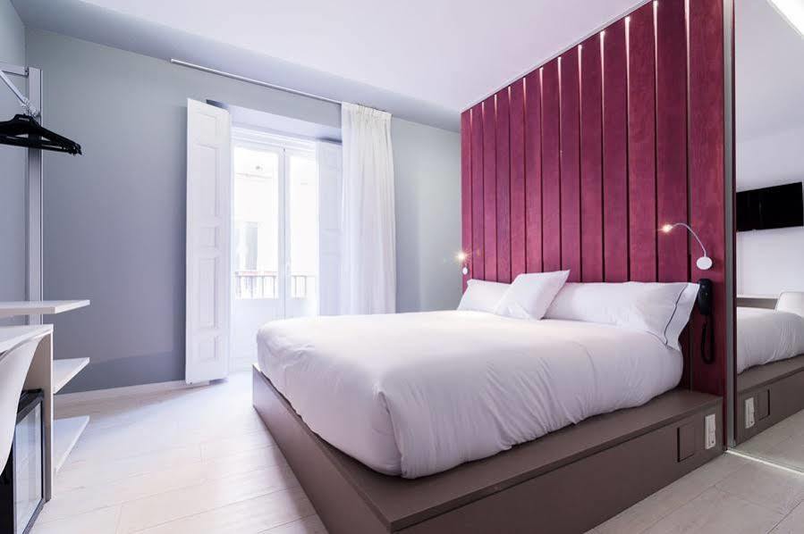 Nuria Hostal Madrid Bagian luar foto